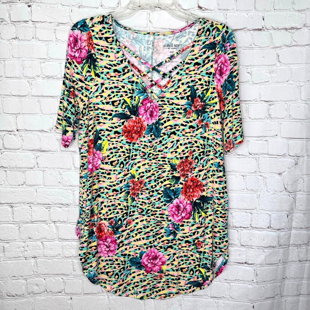 Super Soft By Torrid 00 Wm's Multicolor Floral Criss Cross Neck Tunic Top